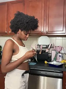 Snapshot of mochamimi chatting on 10-25-25, 09:31 mochamimi online show from 10-25-25, 09:31