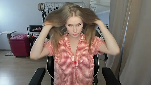 Snapshot of sexxy_potatoes chatting on 10-06-25, 02:03 sexxy potatoes online show from 10-06-25, 02:03