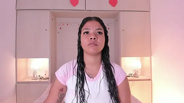 Snapshot of SophiaaStone chatting on 05-15-26, 12:12 SophiaaStone online show from 05-15-26, 12:12