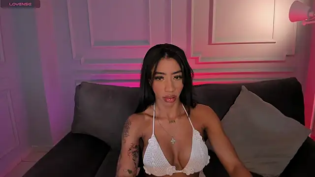 LindseyCox online show from 10-11-25, 04:33