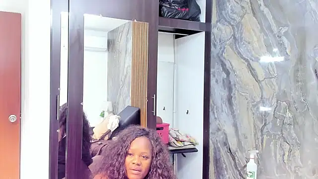 Snapshot of LauraSaenz01 chatting on 03-09-25, 04:11 LauraSaenz01 online show from 03-09-25, 04:11