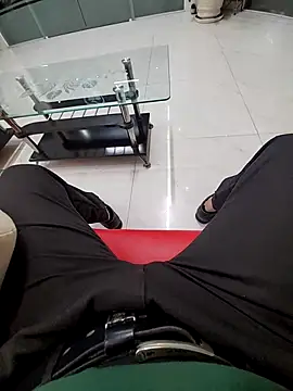 Snapshot of chaunguyen1993 chatting on 12-16-25, 10:42 chaunguyen1993 online show from 12-16-25, 10:42