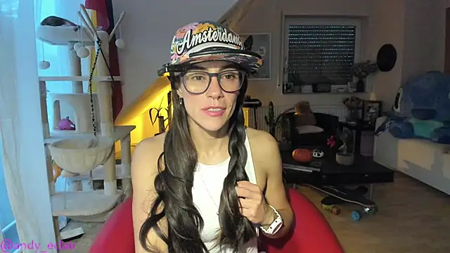 Snapshot of tinny_williams chatting on 10-09-25, 05:38 tinny williams online show from 10-09-25, 05:38