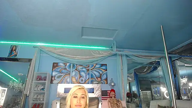 ADRIANNA FOX online show from 02-04-26, 07:25