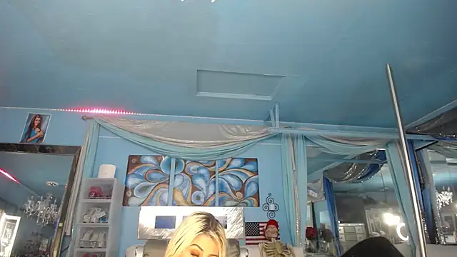 ADRIANNA FOX online show from 04-22-26, 05:21