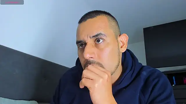 jhonyalzate2 online show from 03-01-25, 11:37