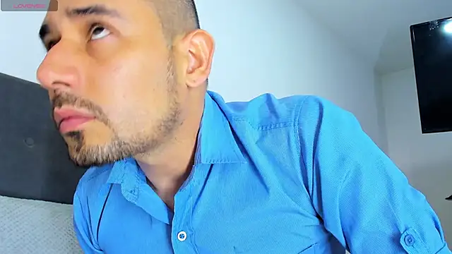 jhonyalzate2 online show from 03-04-25, 11:22