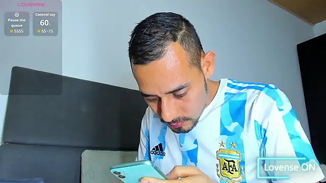 jhonyalzate2 online show from 12-16-25, 03:44