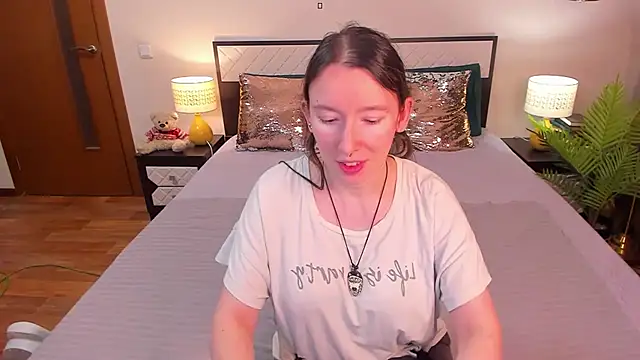 CatherineWalls online show from 05-11-26, 04:40