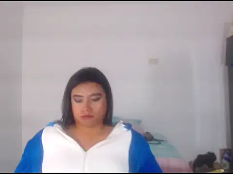 Snapshot of katrinawillff chatting on 06-06-26, 05:39 katrinawillff online show from 06-06-26, 05:39