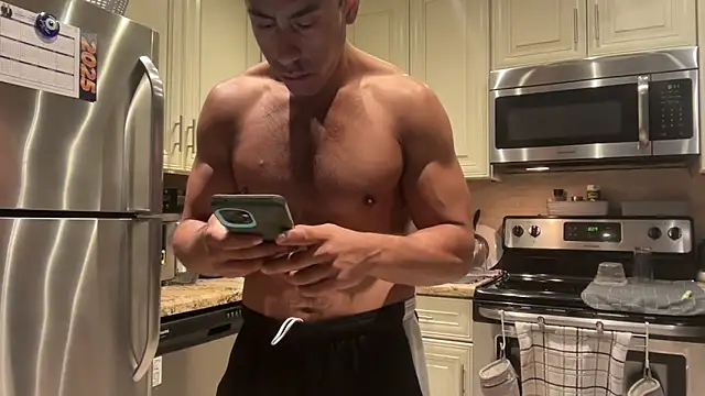 BigGuyMuscle online show from 03-07-25, 01:31