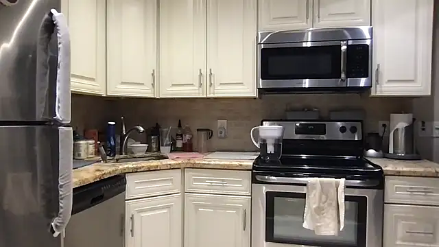 BigGuyMuscle online show from 12-22-25, 08:06