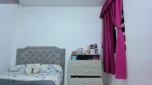 Snapshot of andrea_hills chatting on 10-20-25, 10:54 andrea hills online show from 10-20-25, 10:54