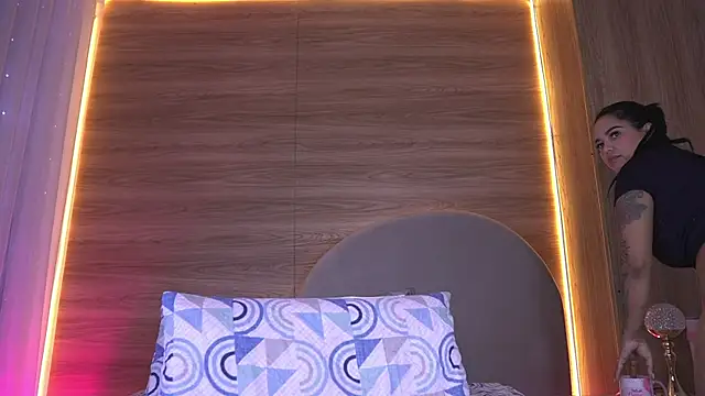 Snapshot of alexaa_walker chatting on 05-20-26, 12:00 alexaa walker online show from 05-20-26, 12:00