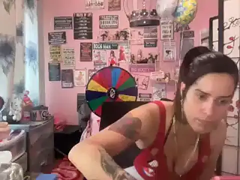 latinacubana online show from 12-28-24, 05:14