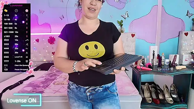 Snapshot of Zaly_mature chatting on 06-04-26, 11:22 Zaly mature online show from 06-04-26, 11:22