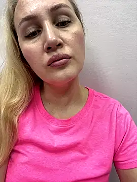 Snapshot of YourBlondee chatting on 12-04-24, 03:48 YourBlondee online show from 12-04-24, 03:48
