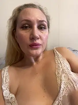 Snapshot of YourBlondee chatting on 12-16-24, 05:59 YourBlondee online show from 12-16-24, 05:59