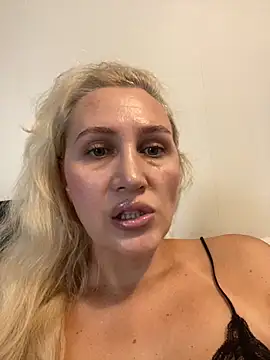 Snapshot of YourBlondee chatting on 09-12-25, 03:17 YourBlondee online show from 09-12-25, 03:17