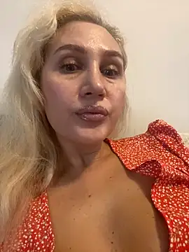 Snapshot of YourBlondee chatting on 09-24-25, 02:26 YourBlondee online show from 09-24-25, 02:26