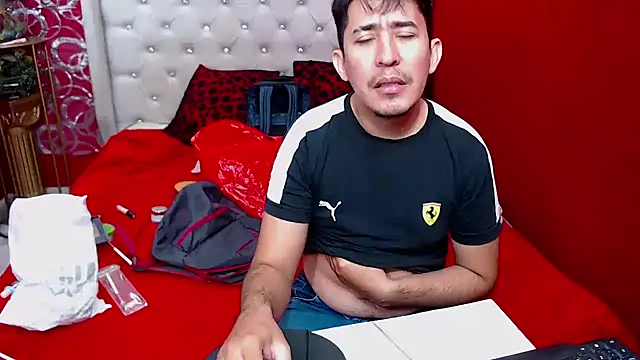 Snapshot of shannentrans chatting on 11-29-25, 12:24 shannentrans online show from 11-29-25, 12:24