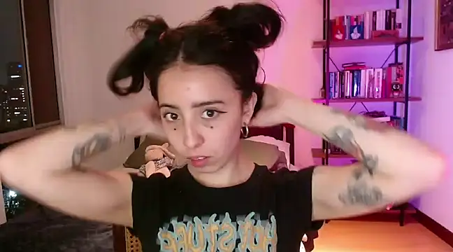 Snapshot of babyluna_8_8 chatting on 02-27-25, 02:42 babyluna 8 8 online show from 02-27-25, 02:42