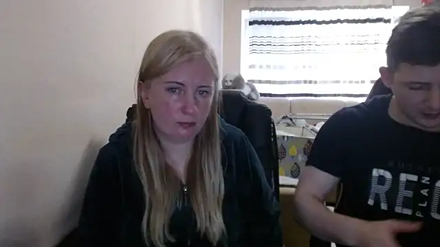 PeterAndJen online show from 04-24-26, 04:42