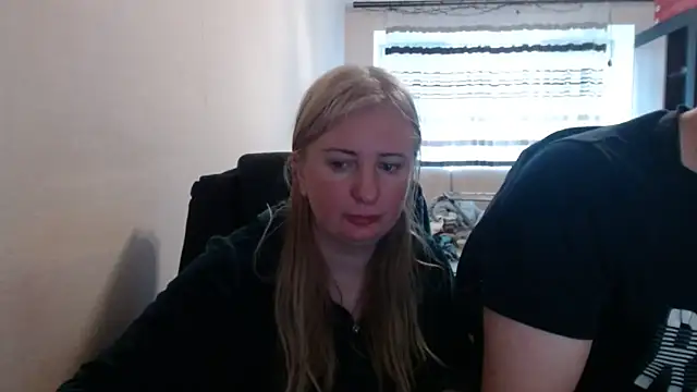 PeterAndJen online show from 04-25-26, 05:32