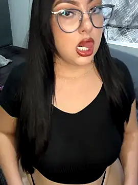 Snapshot of MileyGia chatting on 10-12-25, 10:20 MileyGia online show from 10-12-25, 10:20