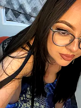 Snapshot of MileyGia chatting on 10-18-25, 03:20 MileyGia online show from 10-18-25, 03:20