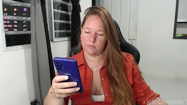 Snapshot of tamy_shine87 chatting on 12-15-25, 11:09 tamy shine87 online show from 12-15-25, 11:09