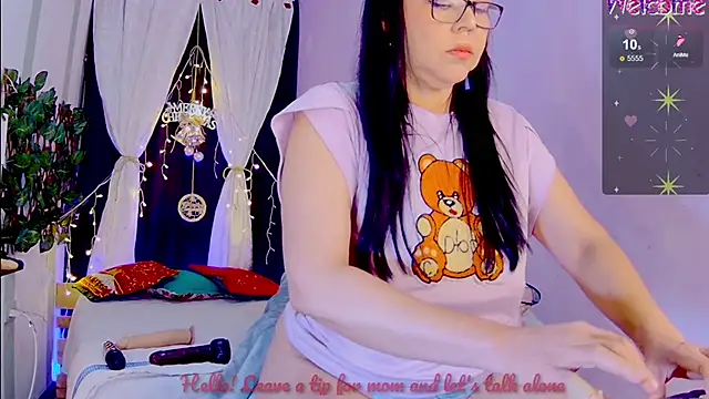 Snapshot of Mommy-pervert chatting on 12-01-24, 10:43 Mommy-pervert online show from 12-01-24, 10:43