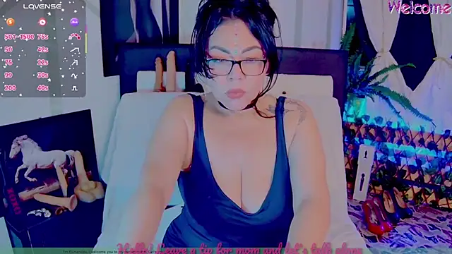 Snapshot of Mommy-pervert chatting on 03-16-25, 06:42 Mommy-pervert online show from 03-16-25, 06:42