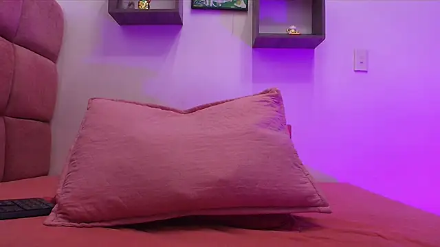 Snapshot of lorrayne_ chatting on 02-11-25, 11:54 lorrayne  online show from 02-11-25, 11:54