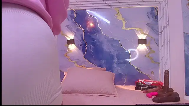 Snapshot of lorrayne_ chatting on 10-17-25, 12:08 lorrayne  online show from 10-17-25, 12:08