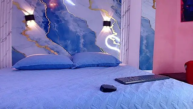 Snapshot of lorrayne_ chatting on 10-22-25, 12:05 lorrayne  online show from 10-22-25, 12:05