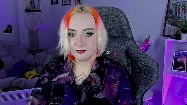 Snapshot of AsheLucker chatting on 02-08-25, 11:45 AsheLucker online show from 02-08-25, 11:45