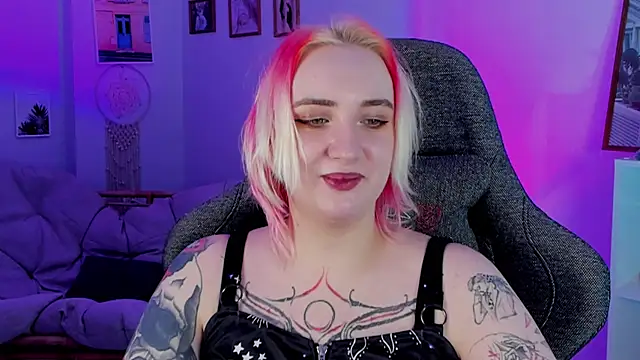 Snapshot of AsheLucker chatting on 02-12-25, 08:40 AsheLucker online show from 02-12-25, 08:40