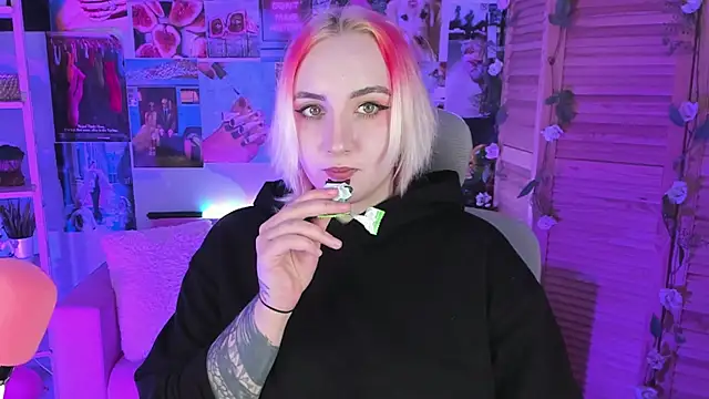 Snapshot of AsheLucker chatting on 02-13-25, 08:34 AsheLucker online show from 02-13-25, 08:34