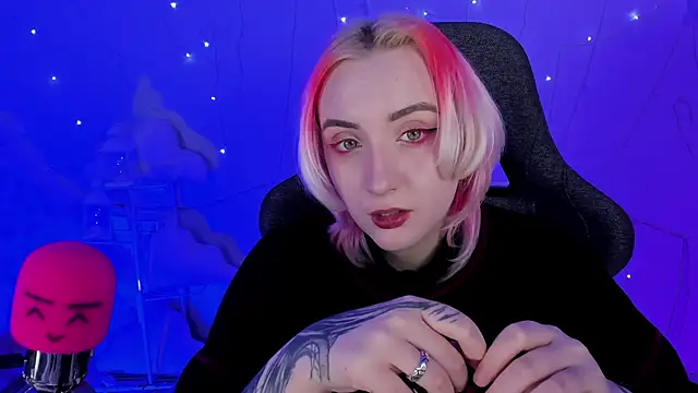 Snapshot of AsheLucker chatting on 02-15-25, 05:17 AsheLucker online show from 02-15-25, 05:17