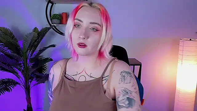 Snapshot of AsheLucker chatting on 02-20-25, 05:44 AsheLucker online show from 02-20-25, 05:44