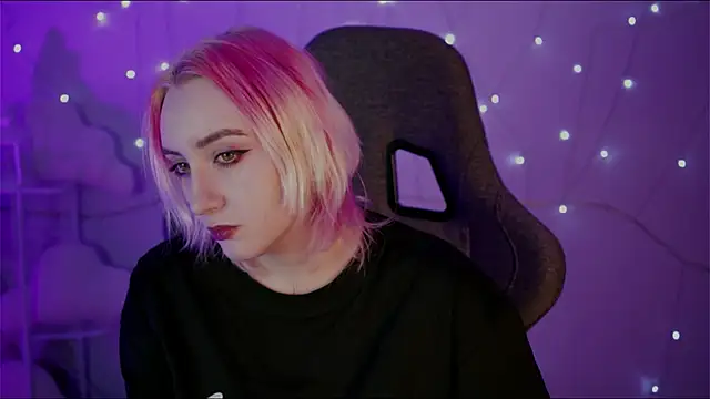 Snapshot of AsheLucker chatting on 02-21-25, 02:17 AsheLucker online show from 02-21-25, 02:17