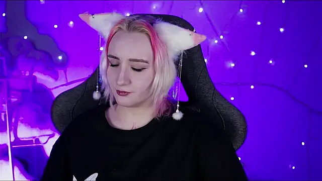 Snapshot of AsheLucker chatting on 02-21-25, 05:46 AsheLucker online show from 02-21-25, 05:46