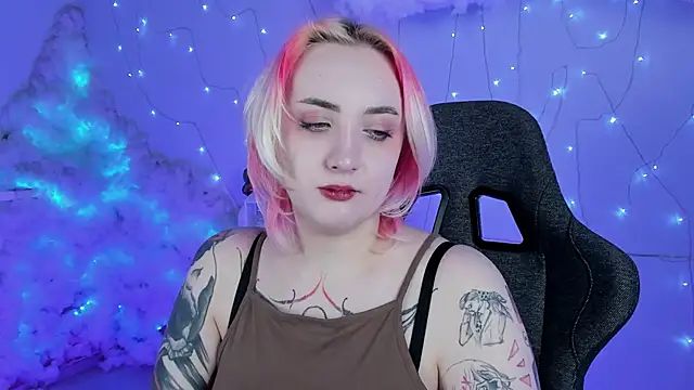 Snapshot of AsheLucker chatting on 02-24-25, 02:30 AsheLucker online show from 02-24-25, 02:30