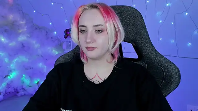 Snapshot of AsheLucker chatting on 02-24-25, 09:00 AsheLucker online show from 02-24-25, 09:00