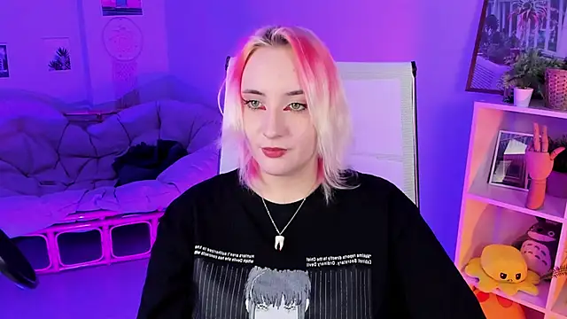 Snapshot of AsheLucker chatting on 03-13-25, 03:00 AsheLucker online show from 03-13-25, 03:00