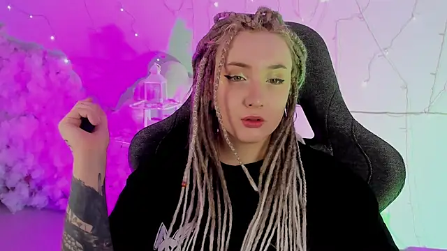 Snapshot of AsheLucker chatting on 03-22-25, 01:54 AsheLucker online show from 03-22-25, 01:54