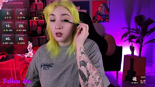 Snapshot of AsheLucker chatting on 09-29-25, 02:27 AsheLucker online show from 09-29-25, 02:27