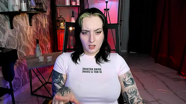 Snapshot of AsheLucker chatting on 10-19-25, 10:32 AsheLucker online show from 10-19-25, 10:32