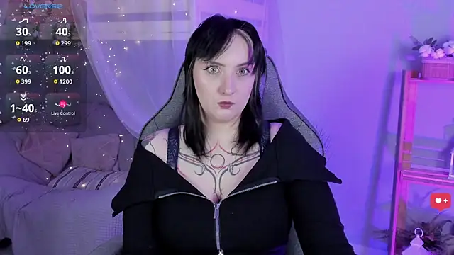 Snapshot of AsheLucker chatting on 10-26-25, 11:31 AsheLucker online show from 10-26-25, 11:31